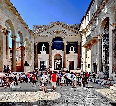 Couette-café Porta Adriatica 3*